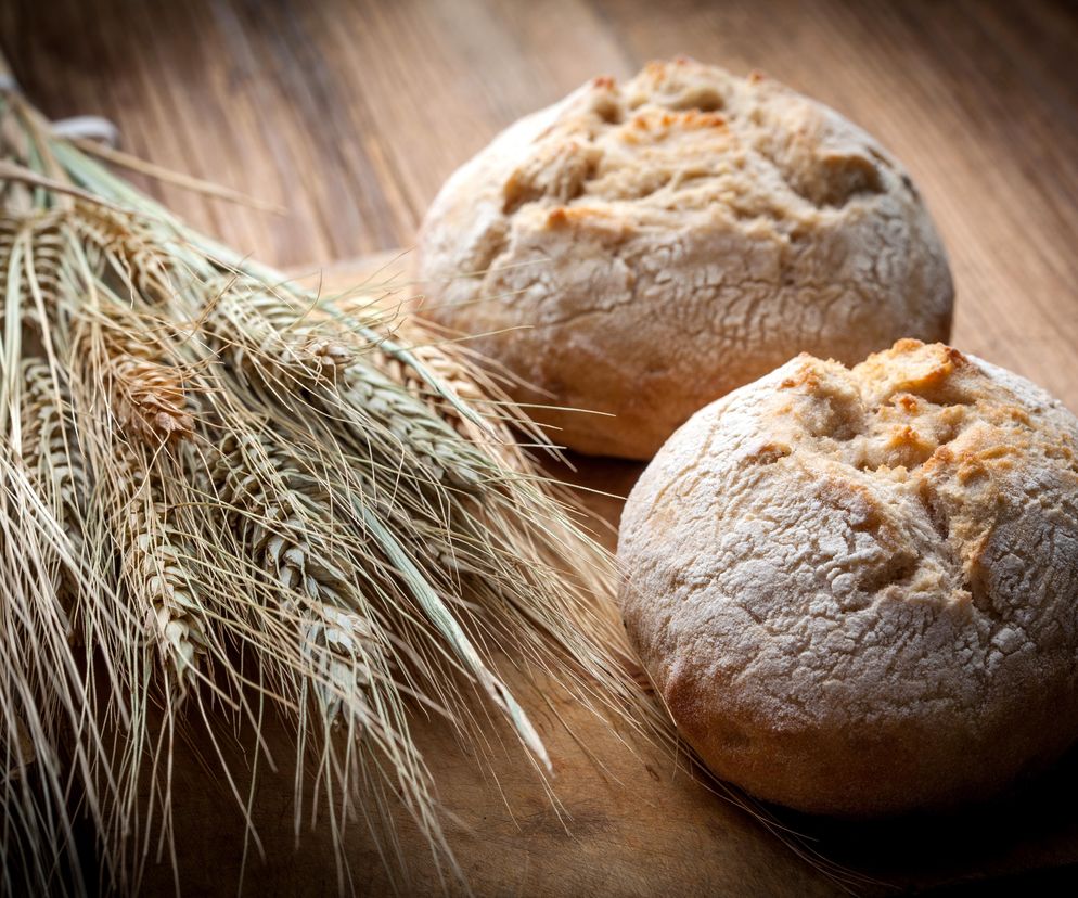 Szybkie, chrupiące bułeczki z serka wiejskiego. To idealny sposób na walentynkowy poranek