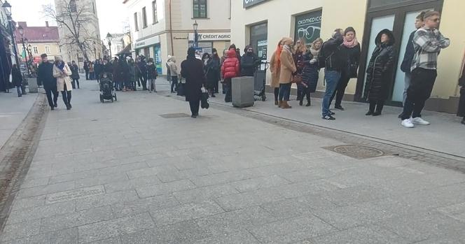 Kolejki po pączki w Rzeszowie [GALERIA]