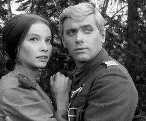 QUIZ. Z którego serialu jest ta scena? Wojenne spiski, morderstwa i miłość! Będzie ostra jazda!