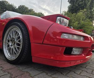 Klasyczna motoryzacja znów zachwyciła Bydgoszcz. „Bydgoskie Klasyki Nocą” przy Torbydzie