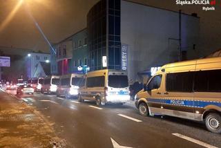 Starcie policji z imprezowiczami przed klubem w Rybniku! Użyto gazu i granatów hukowych! 