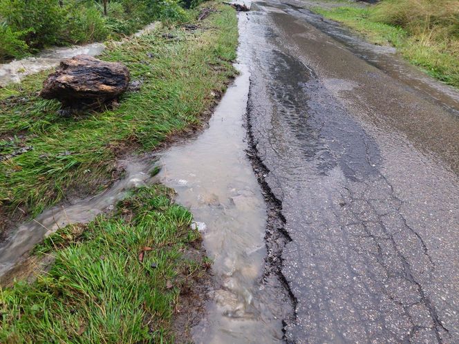 Zalane ulice i posesje. Trudna noc w gminie Goleszów w powiecie cieszyńskim