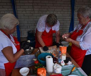 W konkursie na najlepsze pierogi w powiecie Siedleckim w 2025 roku zwyciężył męski zespół KGW „Sami Swoi” z Kotunia! 