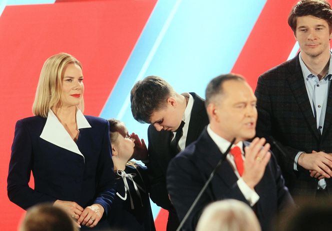 Karol Nawrocki z rodziną. Jego córka skradła show na wieczorze wyborczym
