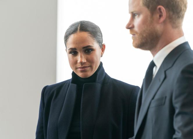 Meghan Markle zostawiła dzieci, by pilnować męża? Harry przyłapany z piękną modelką