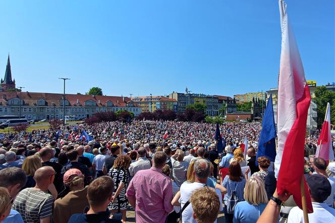 Manifestacja 4 czerwca na placu Solidarności w Szczecinie