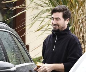 Jan Kliment z żoną i synem wyjeżdżają ze ślubu Kasi Cichepek-Kurzajewskiej