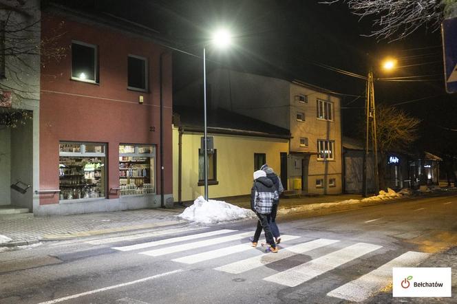 Jaśniej i bezpieczniej na zebrach. W Bełchatowie doświetlono kolejne przejścia dla pieszych