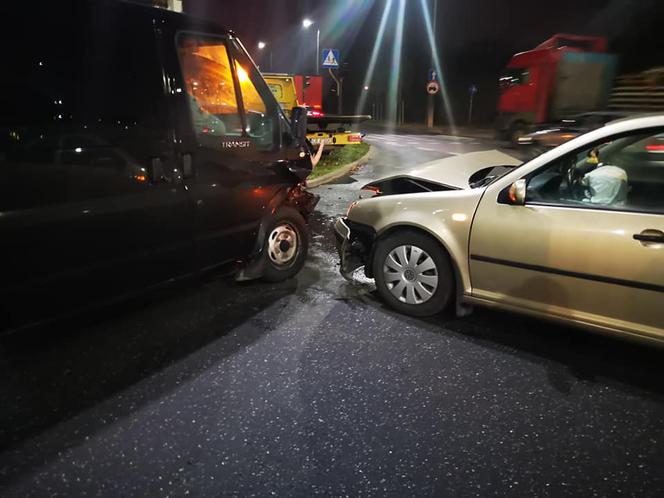  Kolizja na skrzyżowaniu Powstańców Wielkopolskich i al. Kardynała Wyszyńskiego