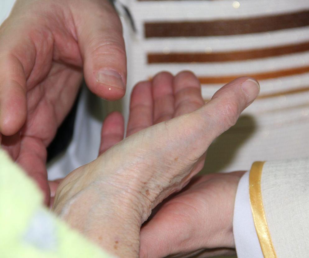 W Światowy Dzień Chorego chorym, nie tylko w szpitalach i hospicjach, ale także w parafiach udzielany jest sakrament chorych