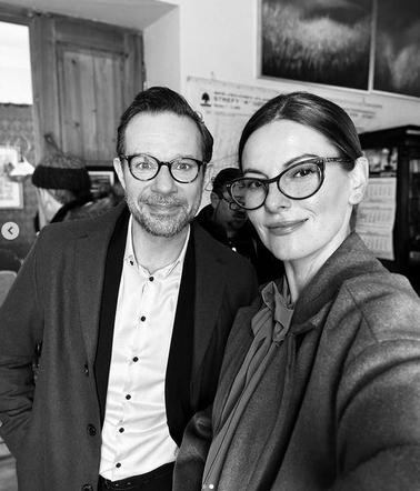 	Na dobre i na złe na planie. Mundek Bacewicz (Grzegorz Małecki), Sara Berezińska (Agnieszka Kawiorska)