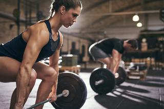 Jak skutecznie budować mięśnie na siłowni?
