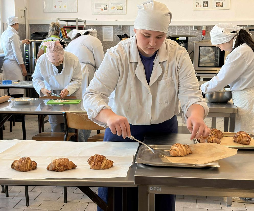 Uczniowie grudziądzkiego Gastronomika przygotowali rogale na Św. Marcina