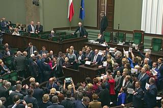 Sondaż SE.PL i NOWA TV: Aż 7 partii w Sejmie! Jest tylko jeden przegrany!