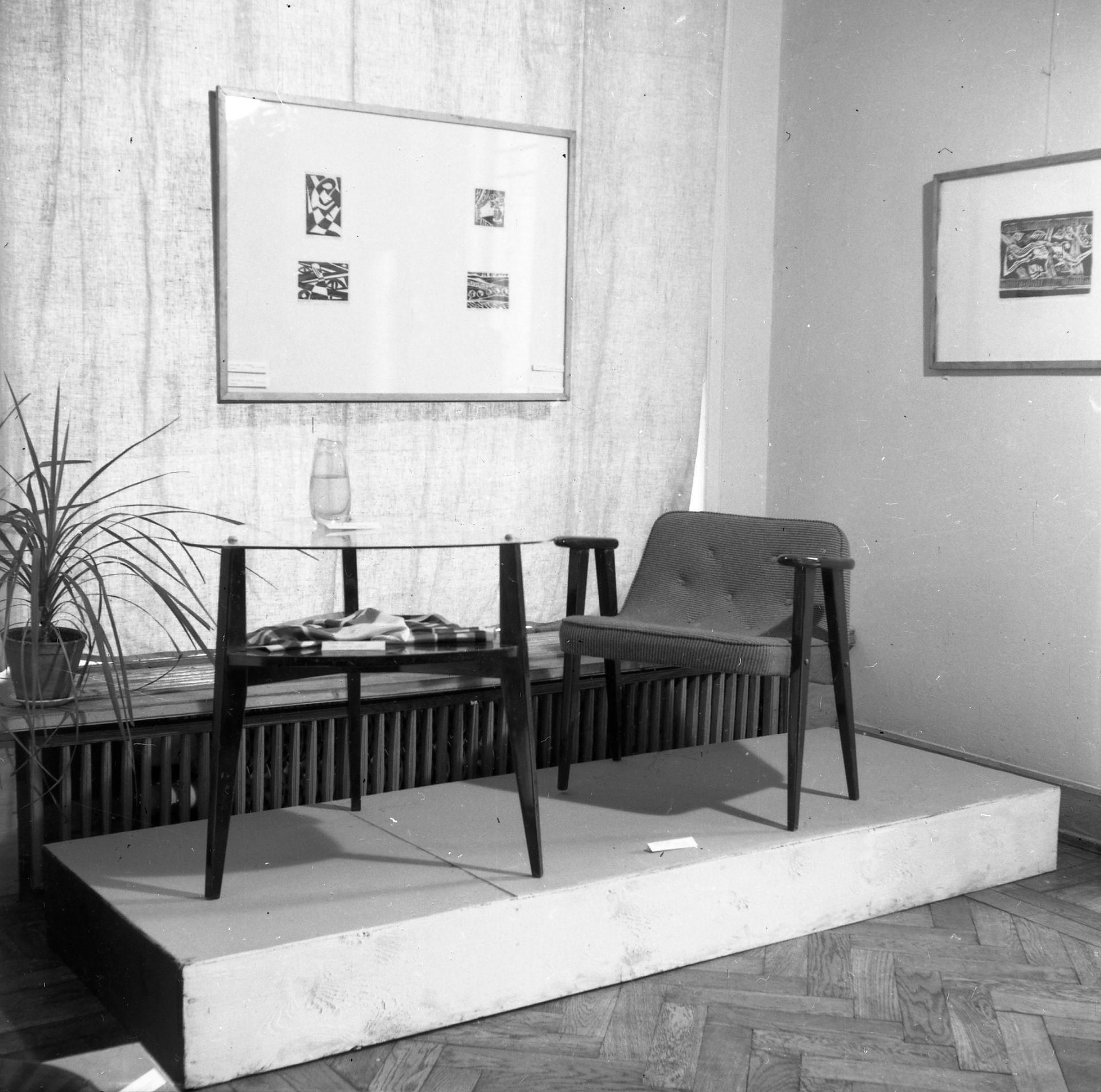 Józef Chierowski, fotel i stolik, „II Okręgowa Wystawa Architektury Wnętrz i Grafiki”, CBWA, Wrocław, 1958