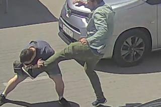 Myślenice. Dantejskie sceny pod galerią! W ruch poszły pięści, policja szuka damskiego boksera