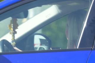 Pędziła jak szatan po sukienkę