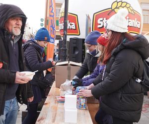 33. Finał Wielkiej Orkiestry Świątecznej Pomocy. Dziennikarze Radia ESKA rozgrzewają Tarnów pysznym żurkiem!