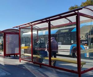 Są dodatkowe wiaty przystankowe w Zamościu. Skorzytali pasażerowie zamojskiego MZK