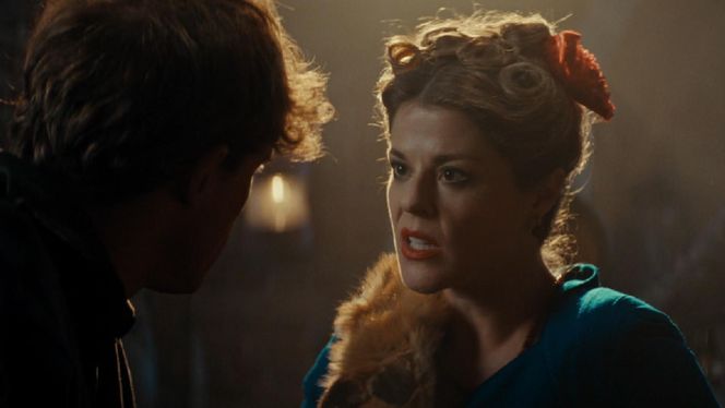 Zatoka szpiegów, odcinek 16. Staszek (Karol Biskup), prostytutka (Angelika Kurowska)