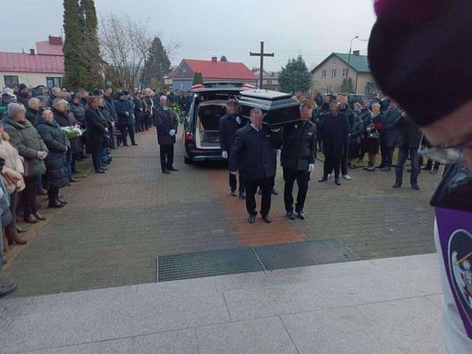 Pogrzeb sierż. sztab. Mateusza Biernackiego. Ostatnie pożegnanie zmarłego policjanta