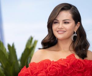 Selena Gomez przeszła niesamowitą przemianę. Zrobiła to w zaledwie pół roku!