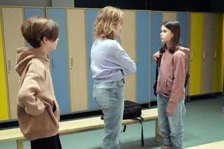 Barwy szczęścia odc. 3027. Emilka (Jessica Frankiewicz), Emil (Artem Malaszczuk),  Alina (Iga Czechowicz)