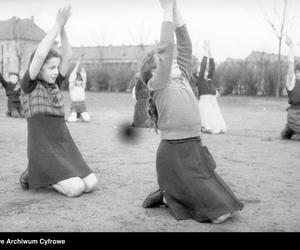 Plac zabaw dla dzieci przy Zarządzie Miejskim w Poznaniu, 1948-1949