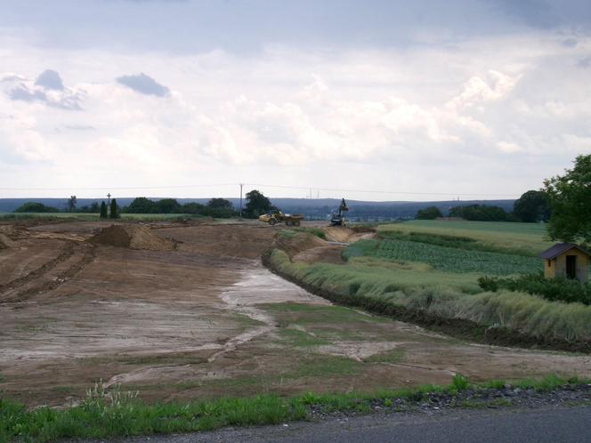 Na placu budowy na razie trwają prace ziemne i przezbrojeniowe