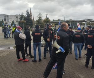 Hutnicy i koksownicy wyszli na ulice w Dąbrowie Górniczej. Apel do rządu o ratunek dla branży i tysięcy miejsc pracy