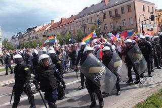 Białystok. Rok temu przeszedł I Marsz Równości. Mieszkańcy długo o tym nie zapomną [ZDJĘCIA, WIDEO]