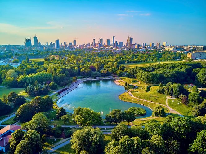 Najpiękniejszy park na świecie znajduje się w Warszawie? Ten Central Park wygląda jak z bajki Disneya