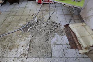 Warszawa. Kolejna awaria kanalizacji w kamienicach na Ochocie. W piwnicach znowu wybiły ścieki