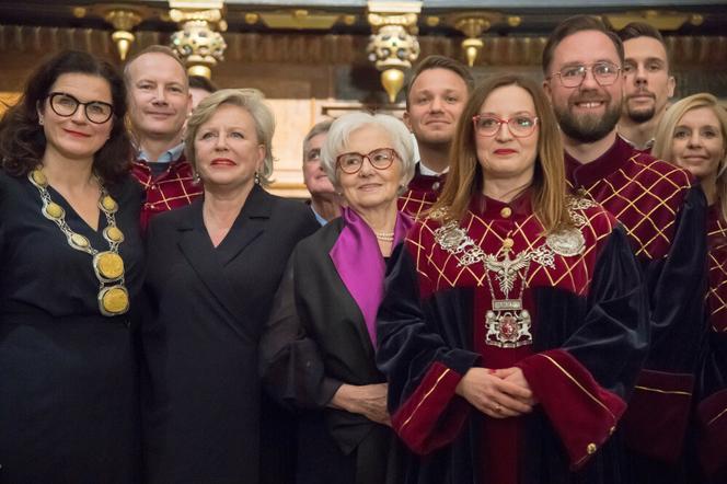 Danuta Wałęsa, Krystyna Janda