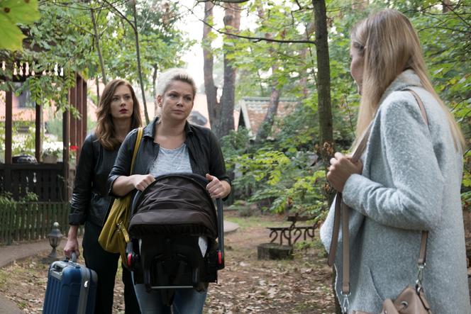 Przyjaciółki 6 sezon odc. 71. Zuza (Anita Sokołowska), Inga (Małgorzata Socha), Patrycja (Joanna Liszowska)