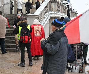 Wojownicy Maryi w pokutnej procesji różańcowej