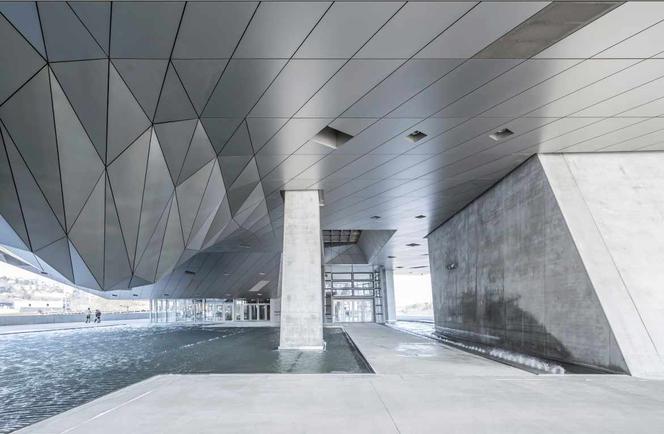 Nadwieszona część budynku Musée des Confluences w Lyonie
