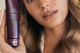 Przełomowa kolekcja produktów, która wzmacnia przerzedzające się włosy i zwiększa ich objętość