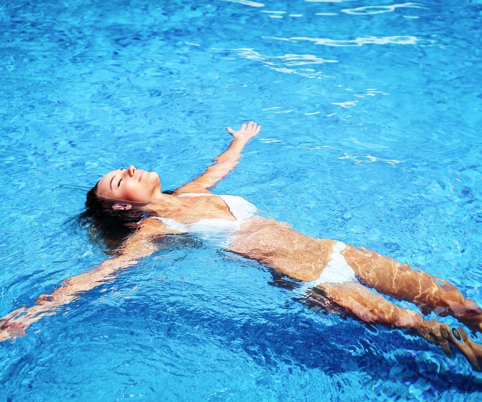 Koi nerwy, wzmacnia kręgosłup, a nawet odchudza. To uznana terapia - za darmo!