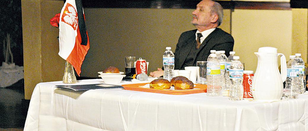 Co łaska na Macierewicza