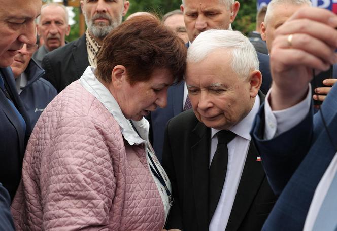 Kaczyński rozchwytywany przez kobiety na konwencji PiS!