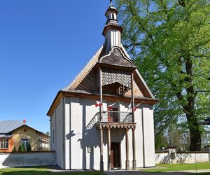 To jedna z najciekawszych małopolskich wsi. Jej ozdobą jest szlachecki dwór 