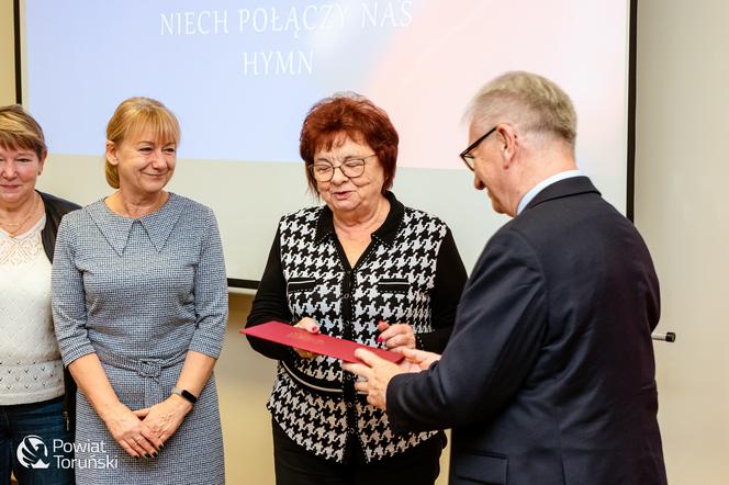 „Niech połączy nas hymn” - piękna, kolorowa premiera w siedzibie Starostwa Powiatowego