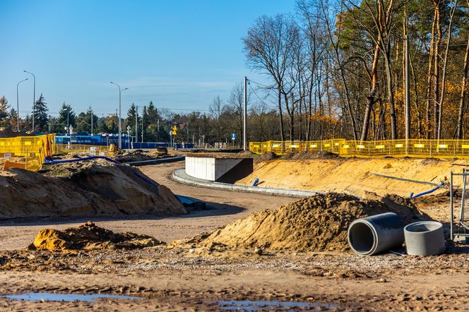 Budowa tunelu pod torami przy PKP Warszawa Wesoła