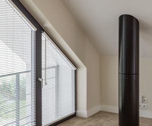 Grzejniki kanałowe - idealne rozwiązanie do jasnych przestronnych wnętrz z dużymi przeszkleniami