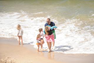 Anna Guzik z rodziną na plaży