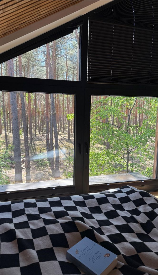 Julia Wieniawa zamieszkała w lesie