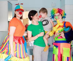 Fundacja Dr Clown prowadzi terapię śmiechem