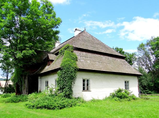 To jedna z najsłynniejszych wsi w Małopolsce. Wychował się w niej ks. Józef Tischner