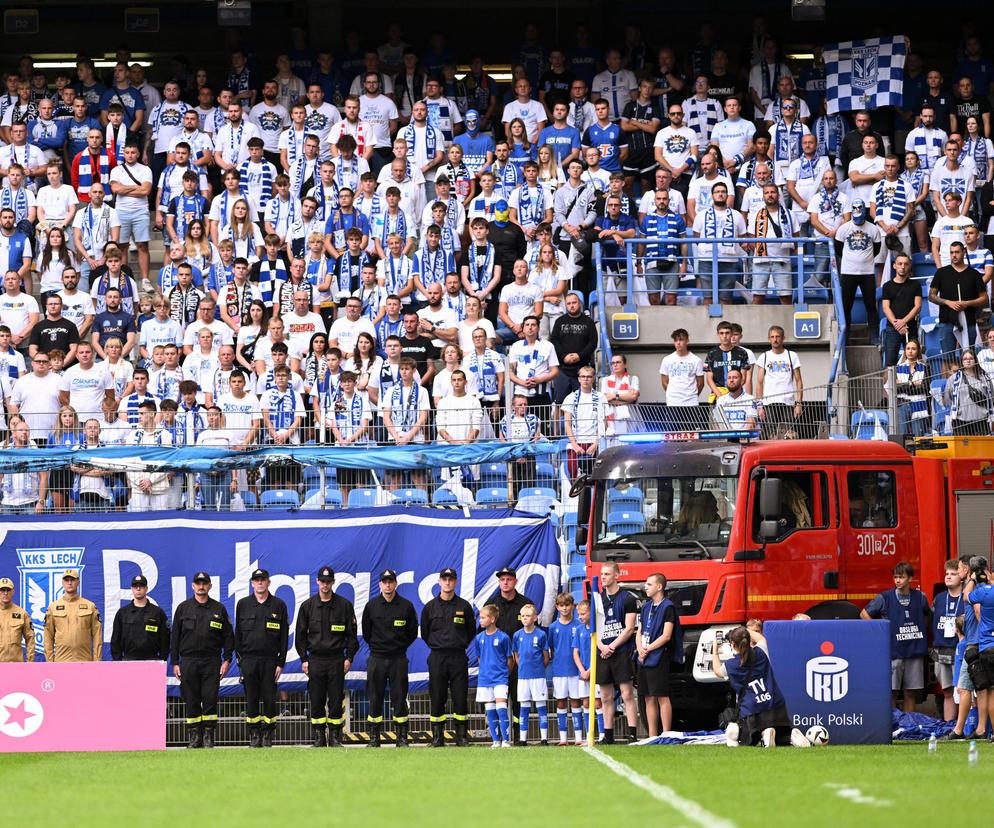 Wzruszający moment na meczu Lecha Poznań. Upamiętniono zmarłych strażaków